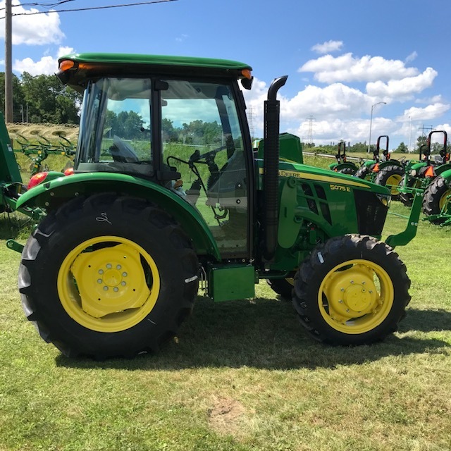 2022 John Deere 5075E Image 2