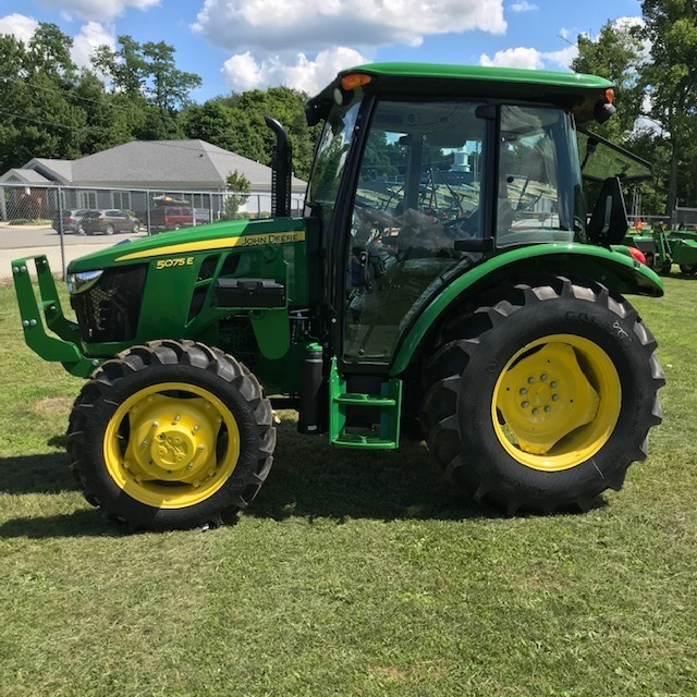 2022 John Deere 5075E Image 1