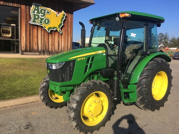 2022 John Deere 5075E Image 3
