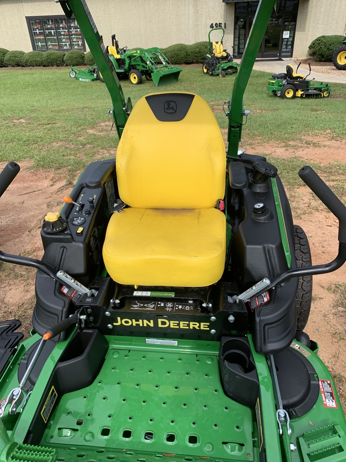 2025 John Deere Z920M Image 3