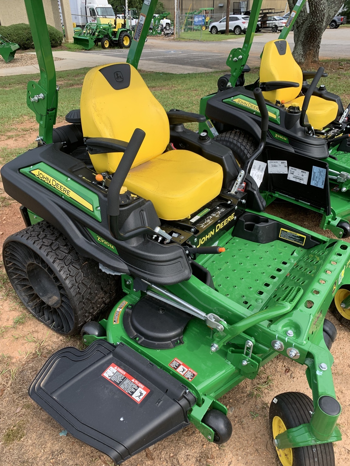 2025 John Deere Z920M Image 2