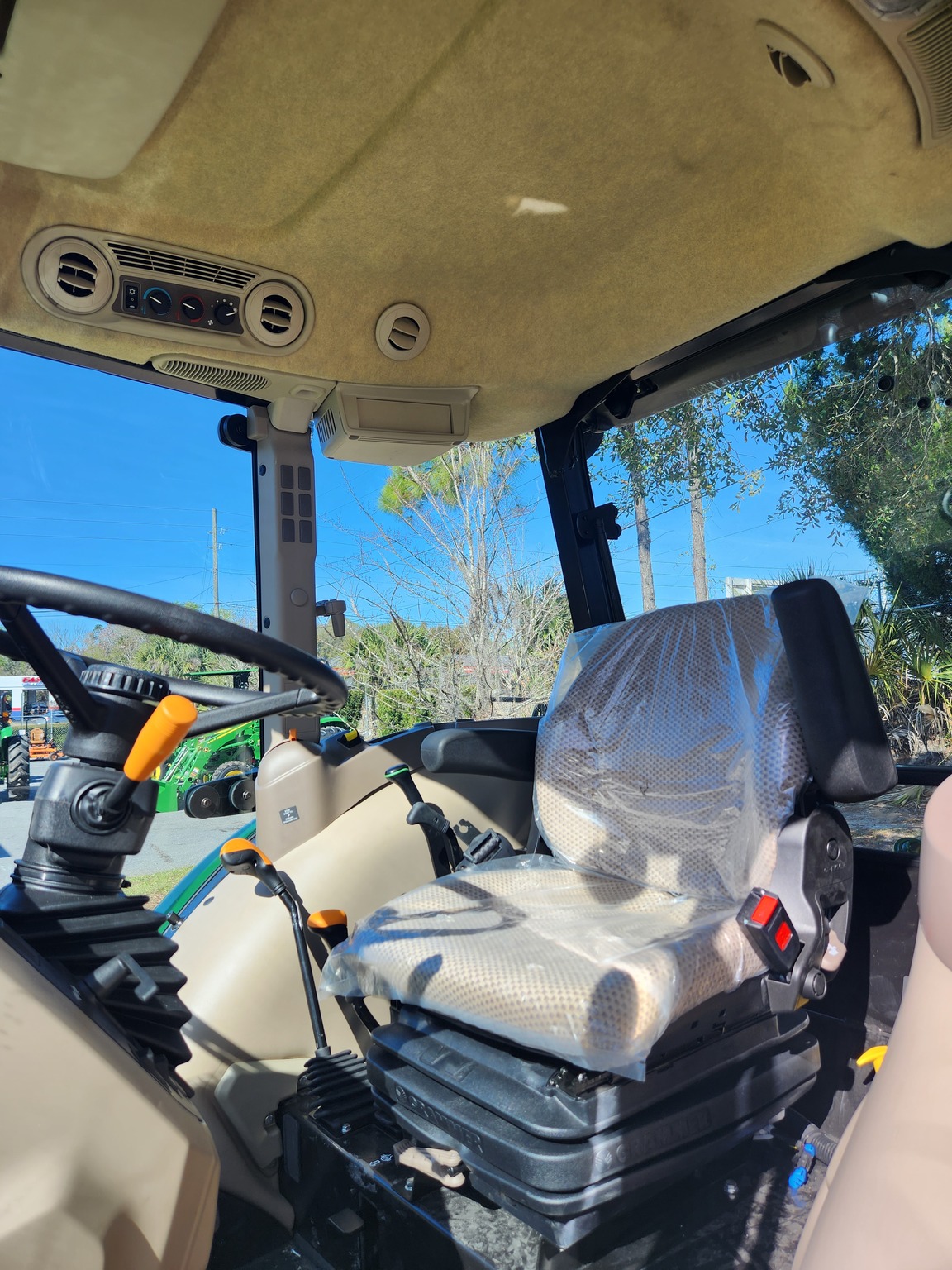 2023 John Deere 5075E Image 7