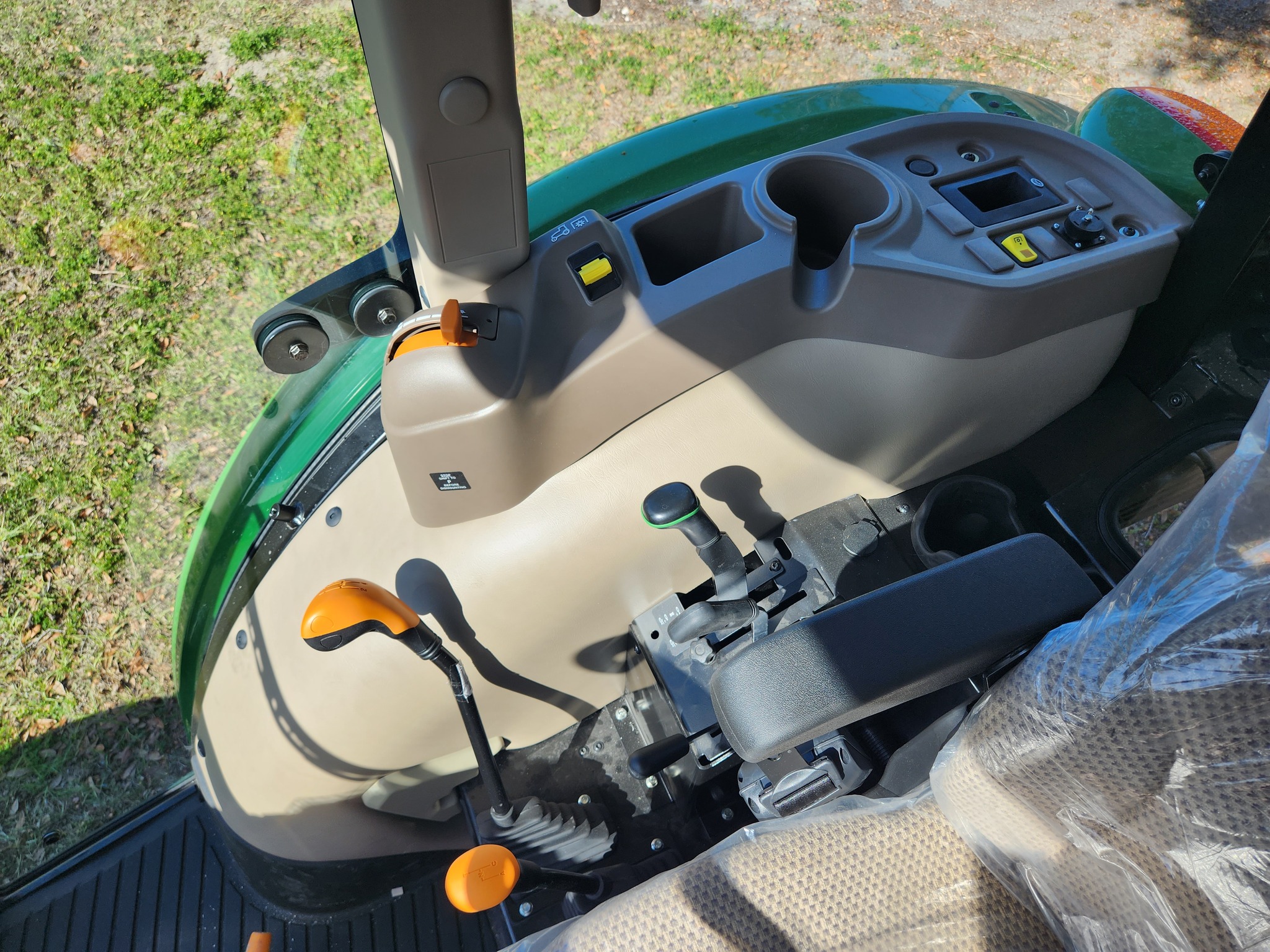 2023 John Deere 5075E Image 8