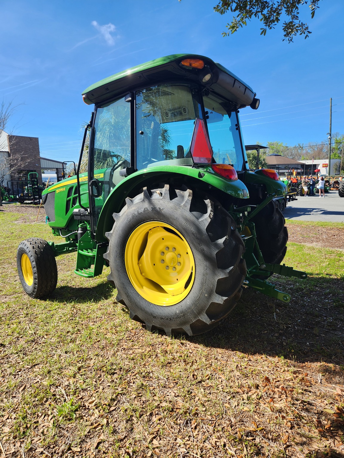 2023 John Deere 5075E Image 4