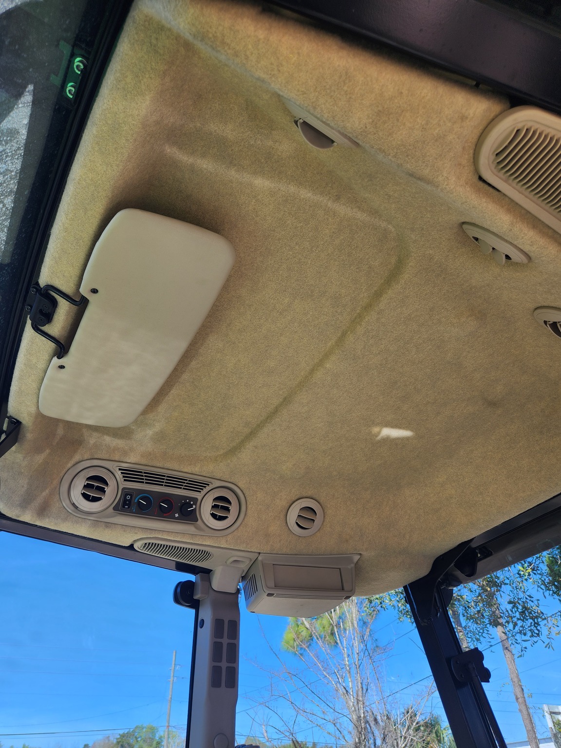 2023 John Deere 5075E Image 9