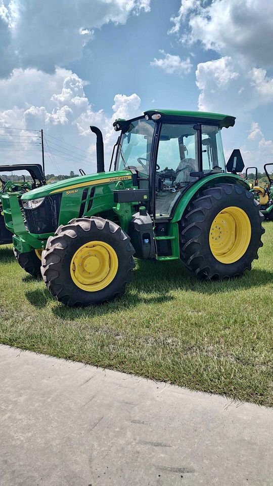 2023 John Deere 5105M Image 1
