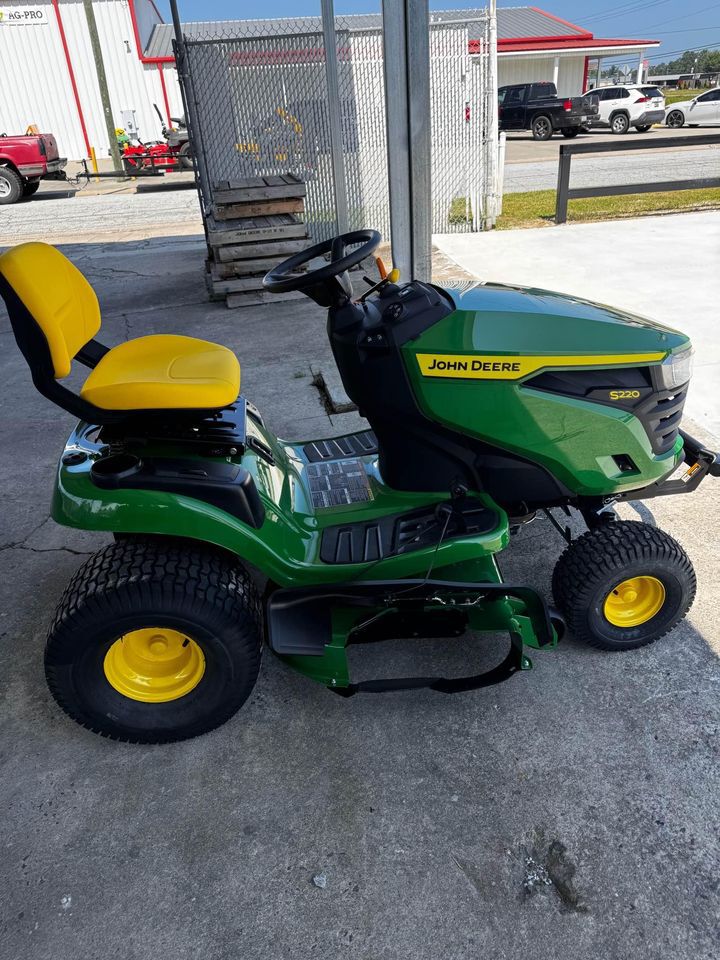 2025 John Deere S220 Image 4