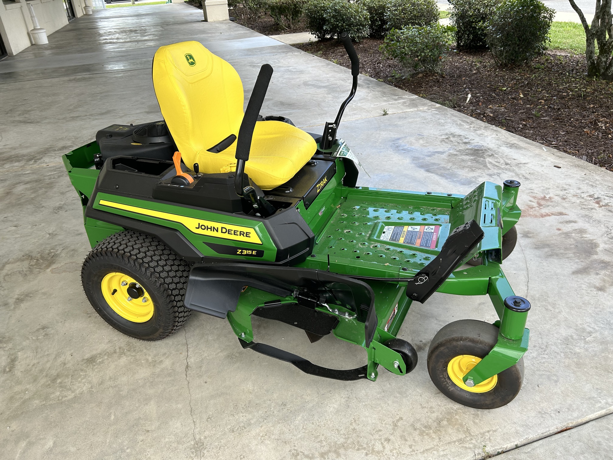2025 John Deere Z330R Image 2