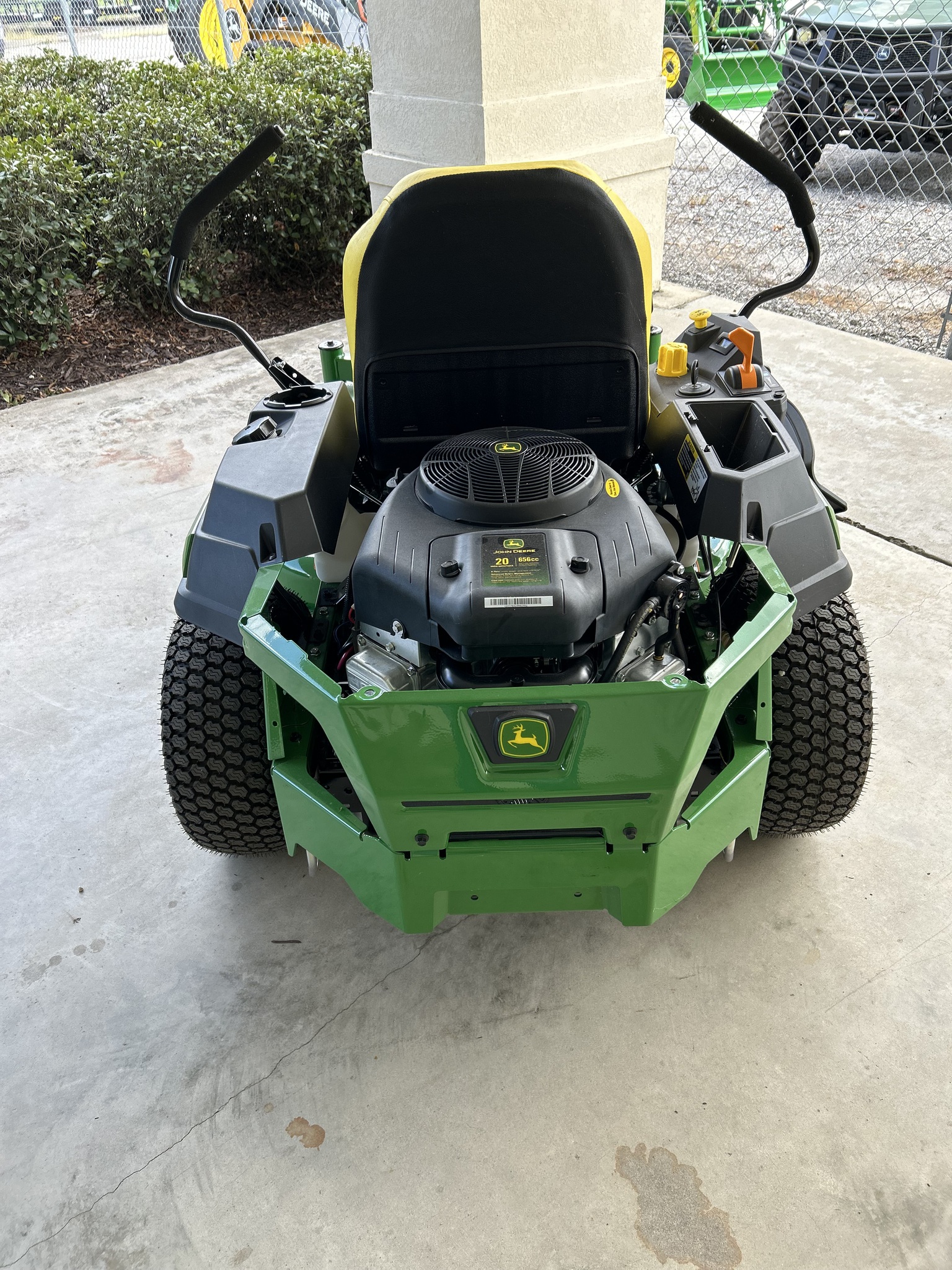 2025 John Deere Z330R Image 3