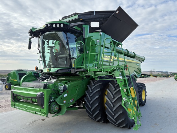 2023 John Deere X9 1100 Used Equipment