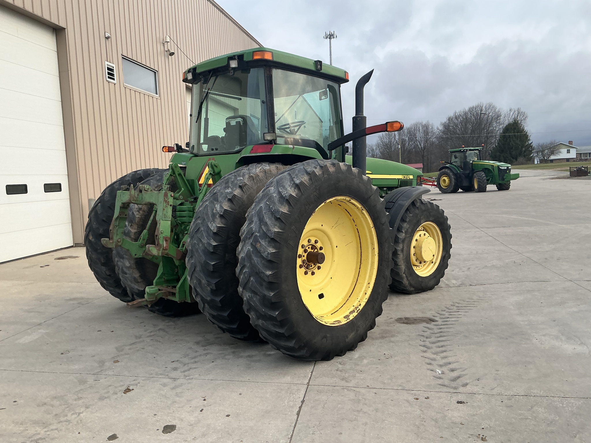 2001 John Deere 8310 Image 4