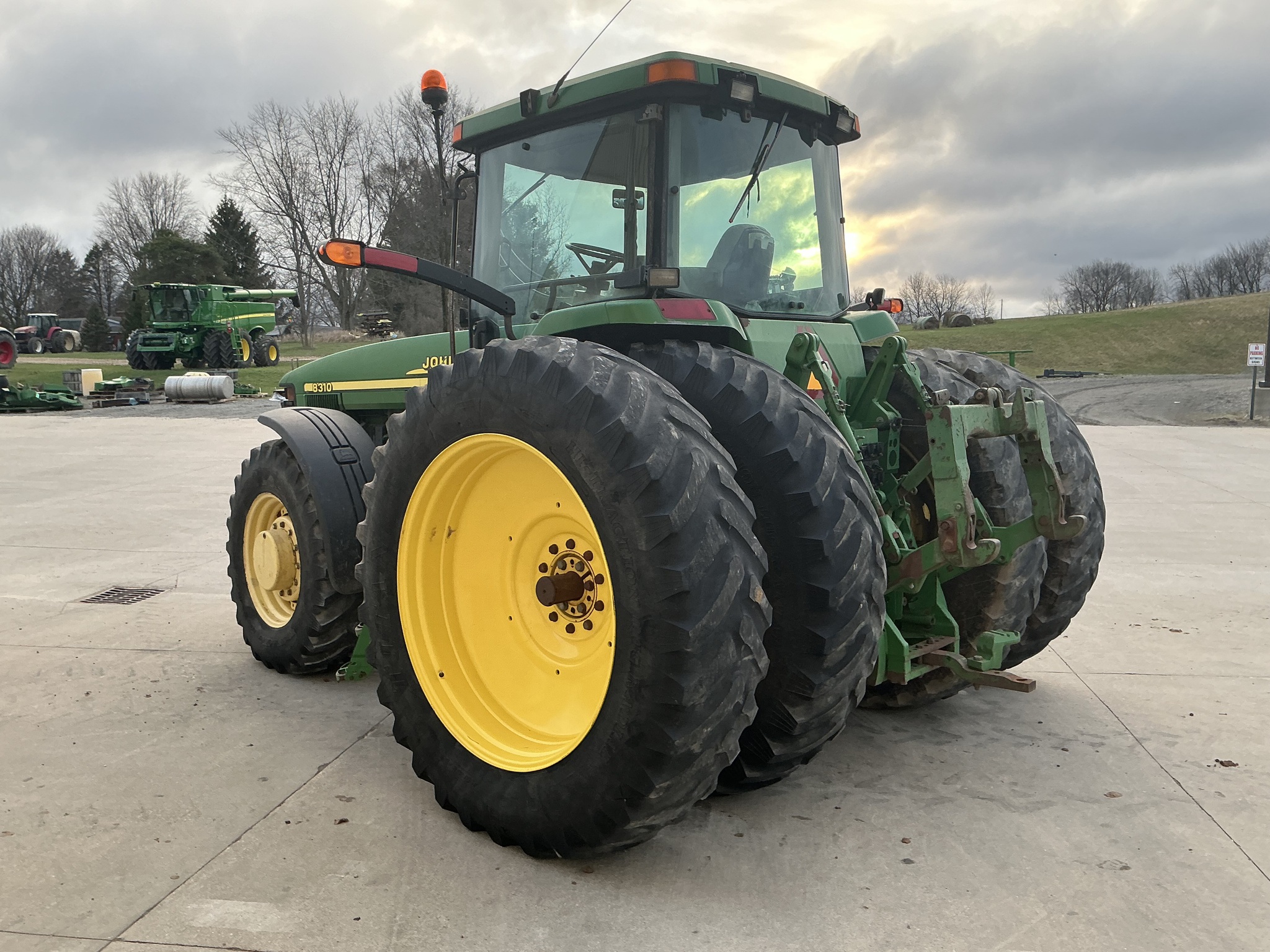 2001 John Deere 8310 Image 6