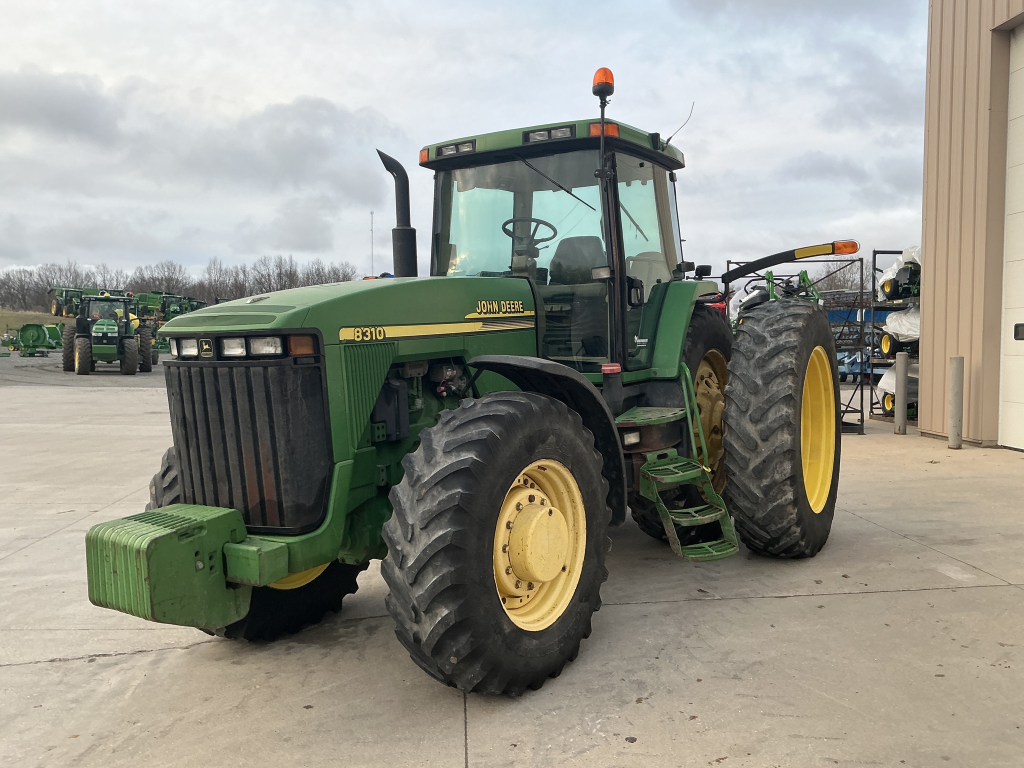 2001 John Deere 8310 Image 2