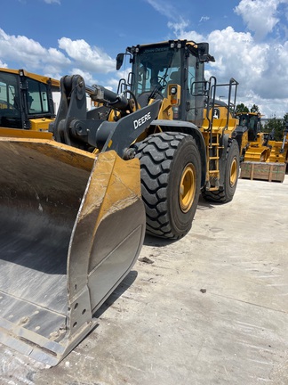 2023 John Deere 744 P