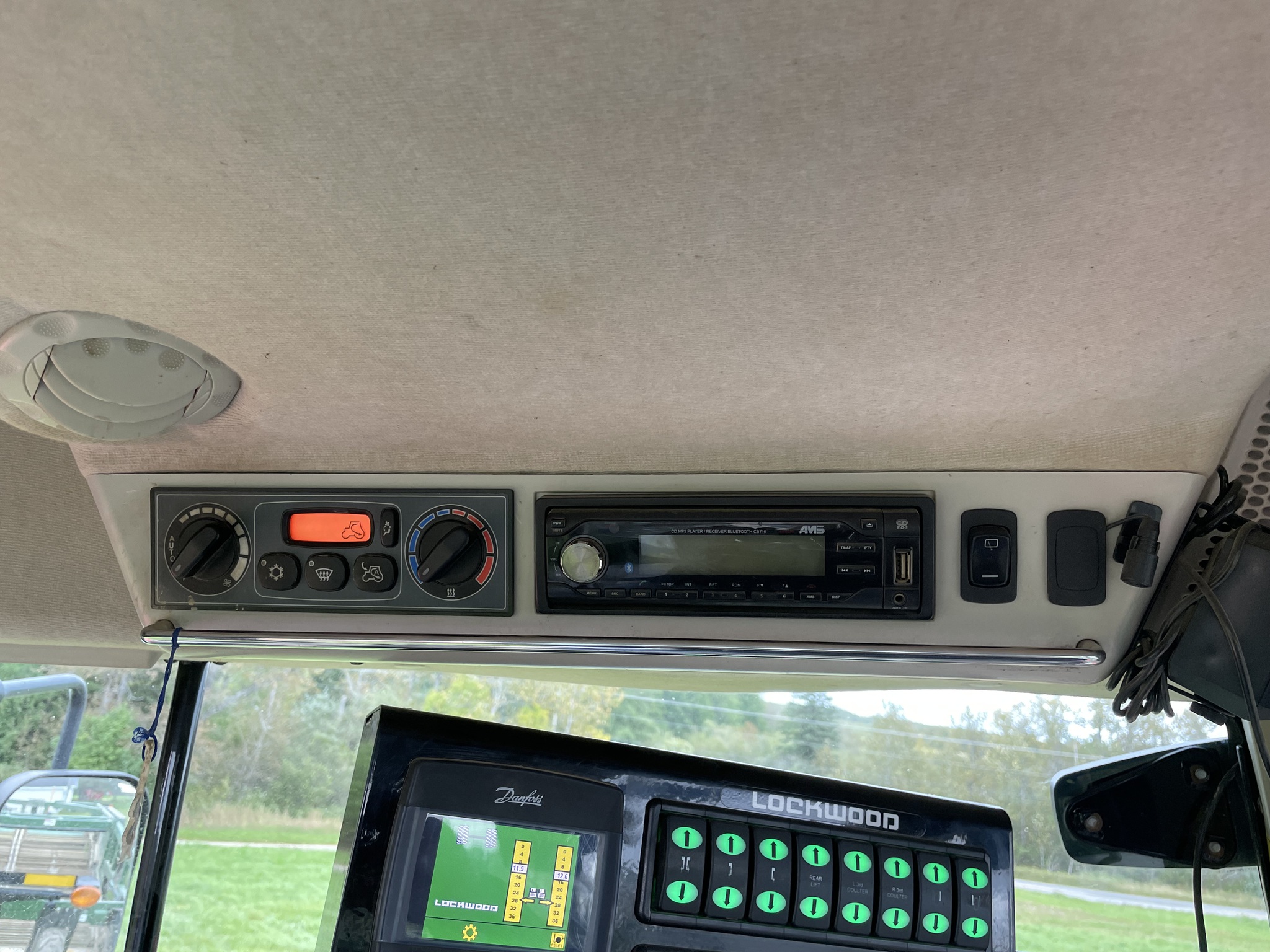 2015 Massey Ferguson 8727 Image 6