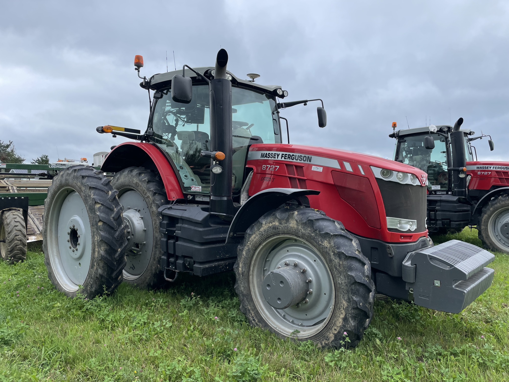 2015 Massey Ferguson 8727 Image 2