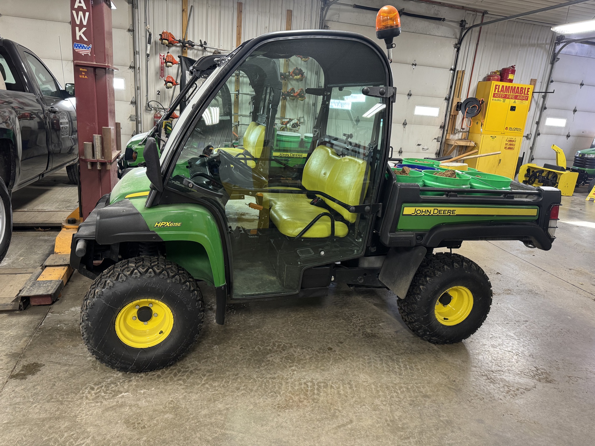 2018 John Deere 4X4 GATOR HPX Image 2