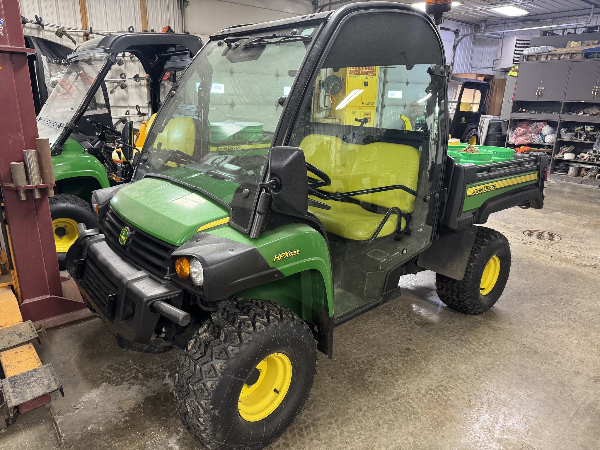 2018 John Deere 4X4 GATOR HPX Image 1