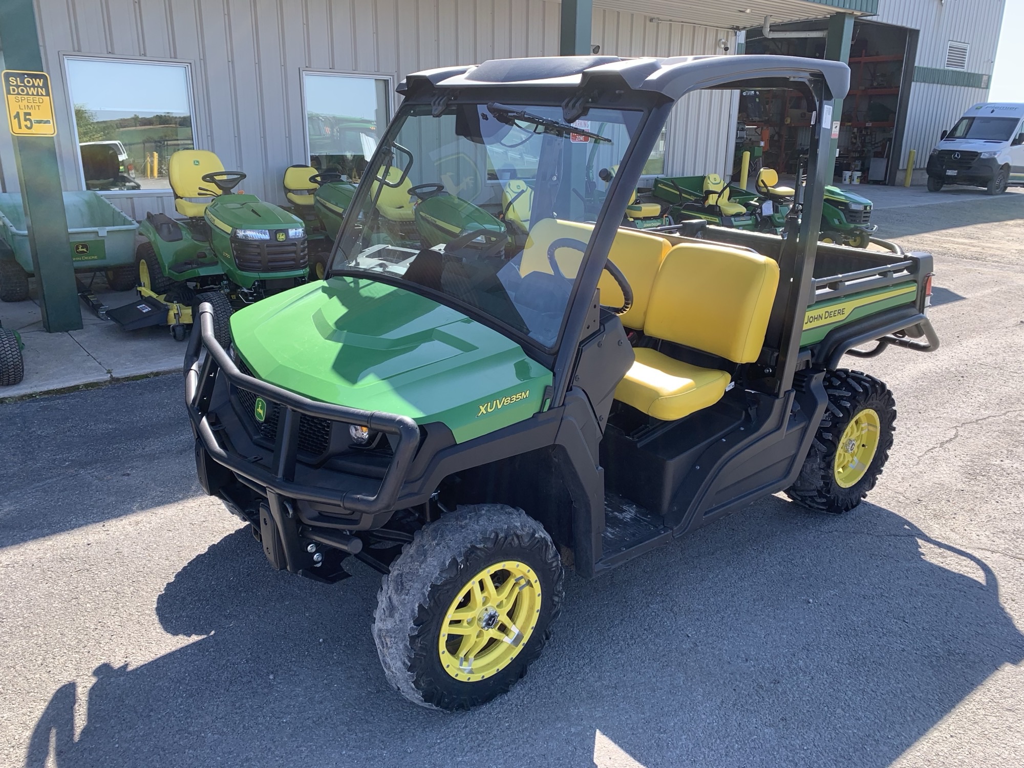 2022 John Deere XUV 835M Image 1