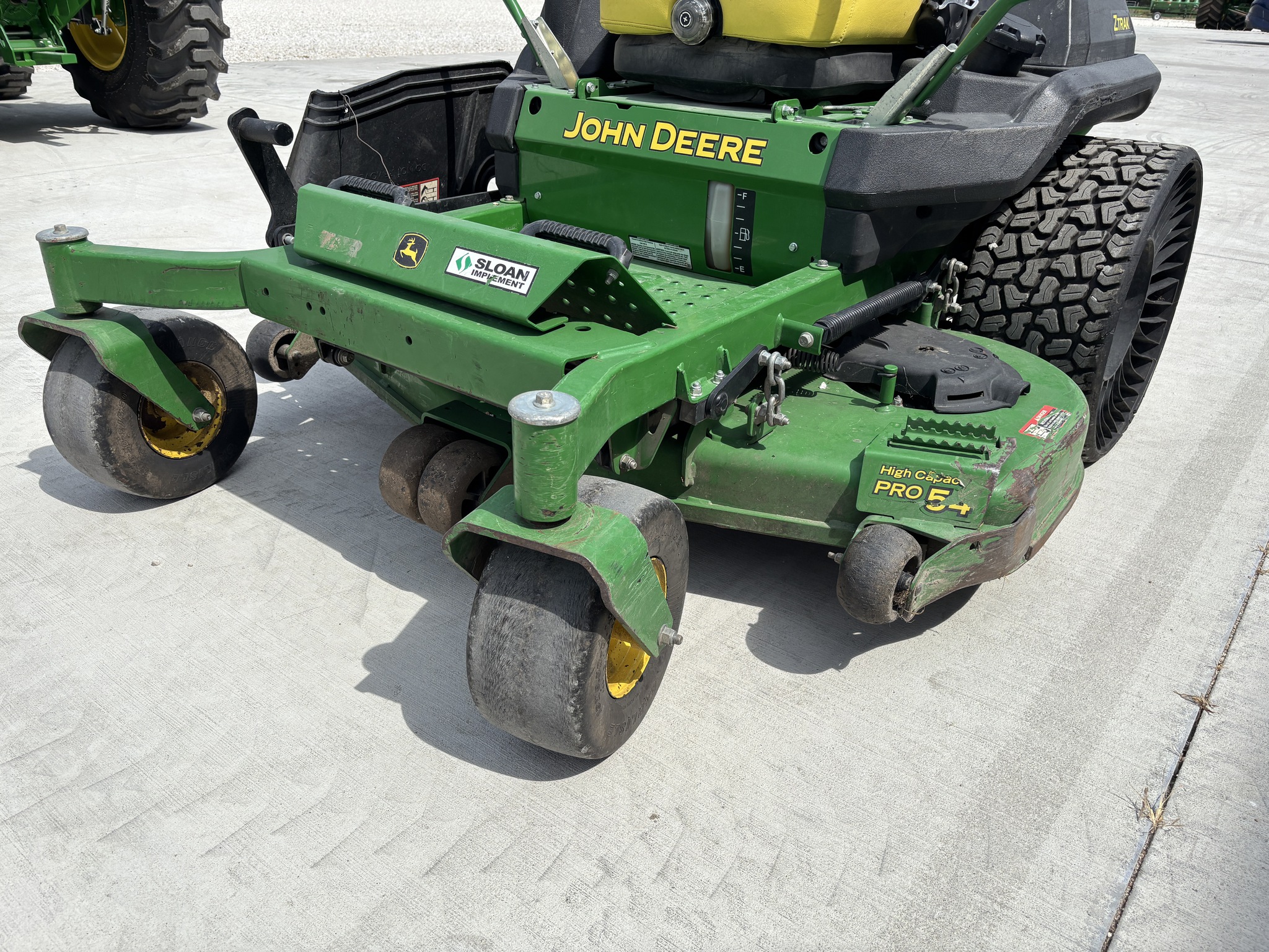  2020 John Deere Z740R at Heritage Tractor in Rockport, IL