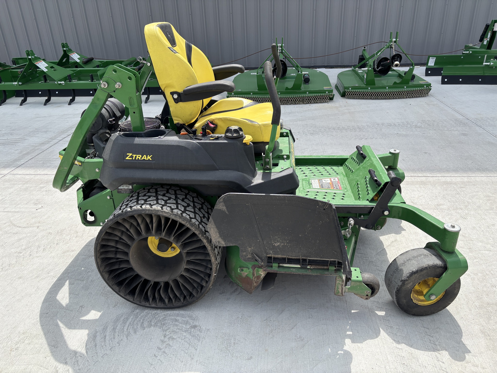  2020 John Deere Z740R at Heritage Tractor in Rockport, IL