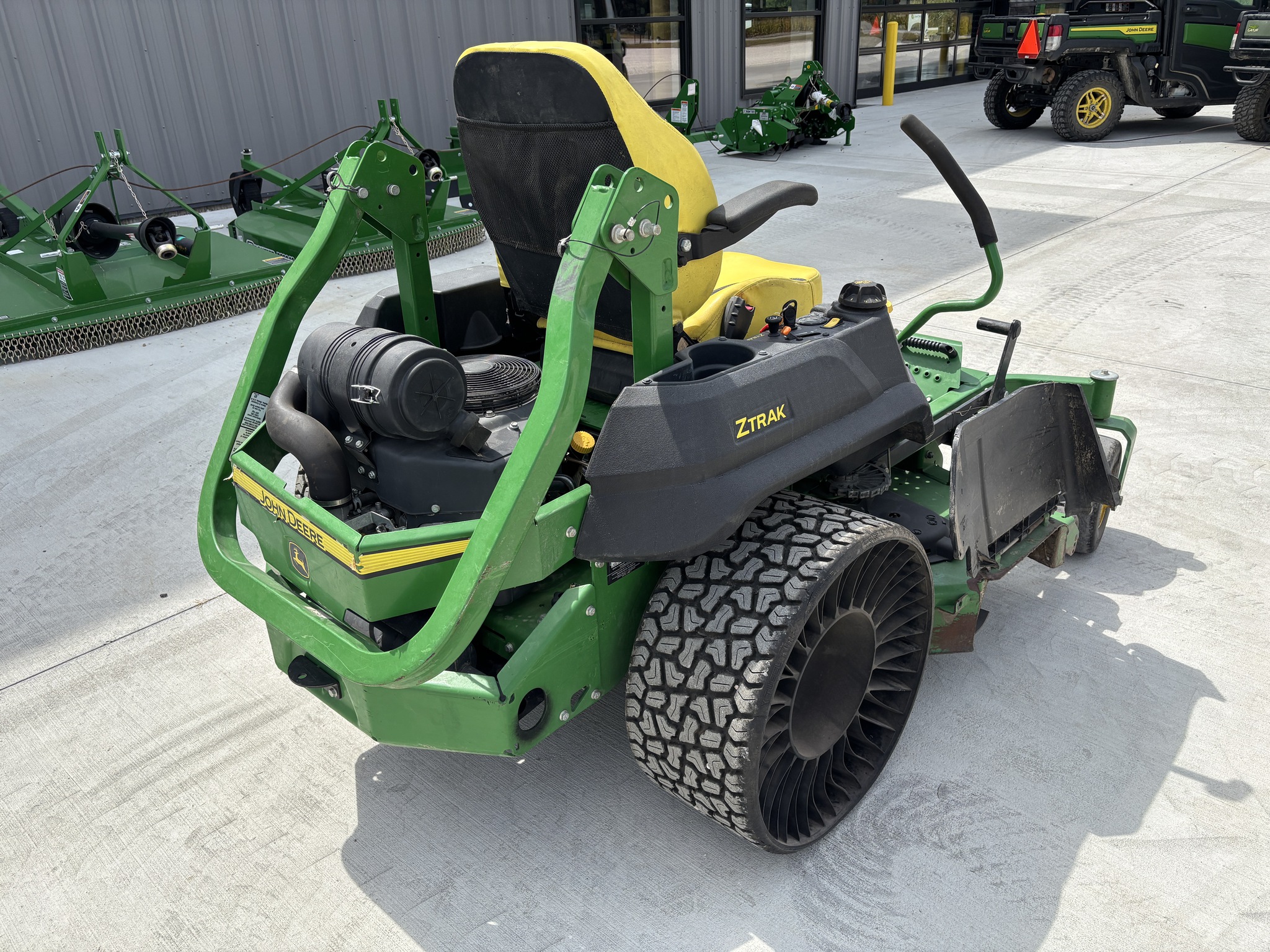  2020 John Deere Z740R at Heritage Tractor in Rockport, IL