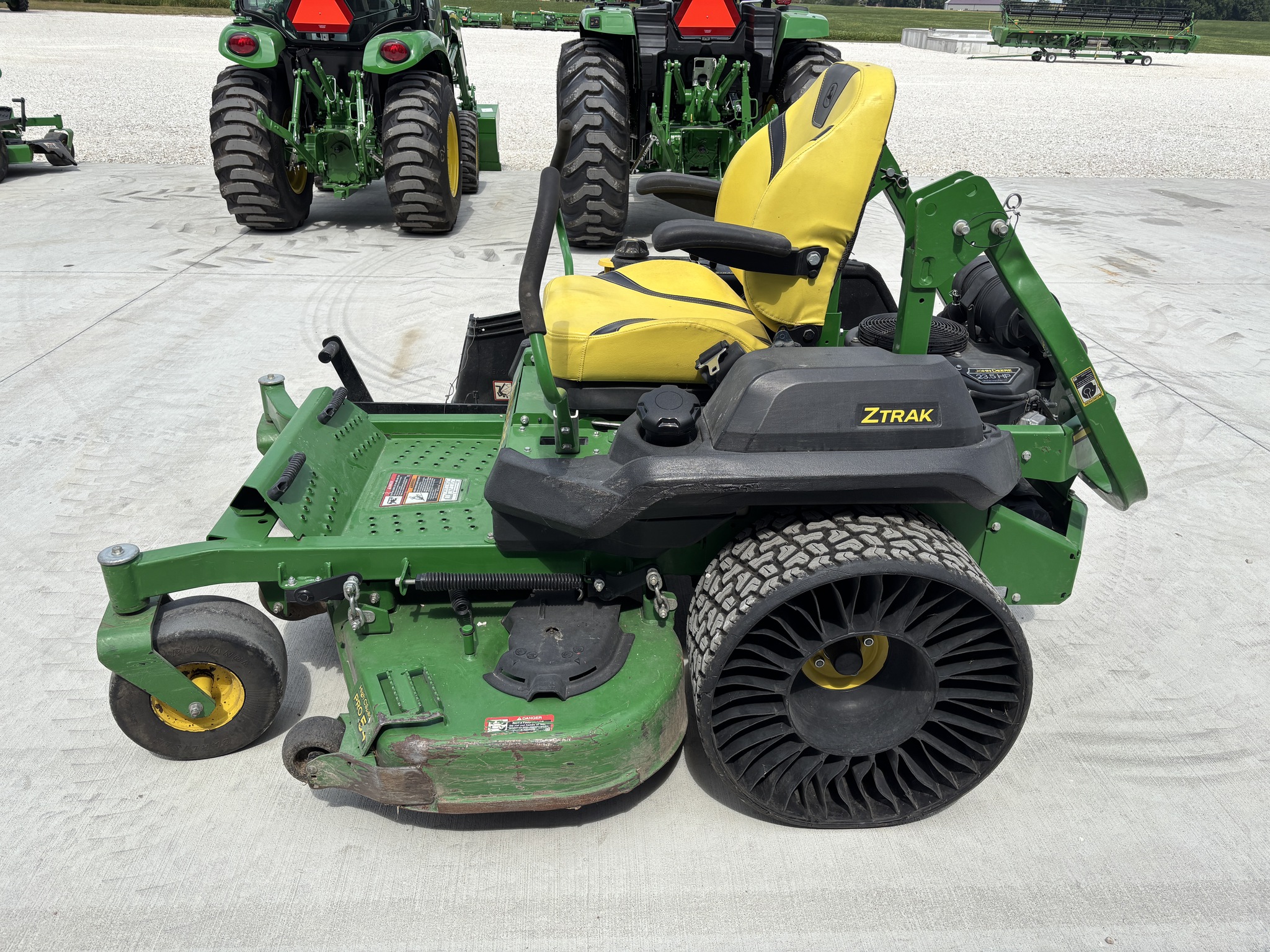  2020 John Deere Z740R at Heritage Tractor in Rockport, IL