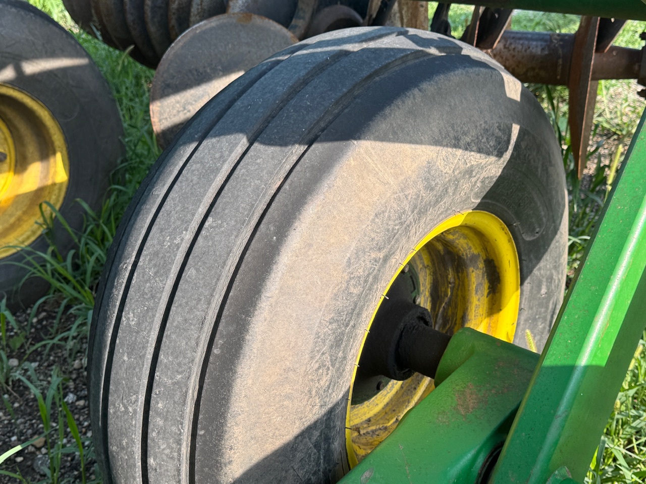  2004 John Deere 637 at Heritage Tractor in Pontiac, IL