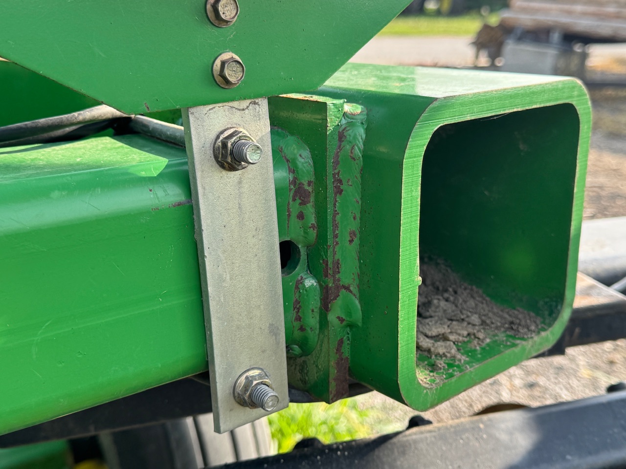  2004 John Deere 637 at Heritage Tractor in Pontiac, IL