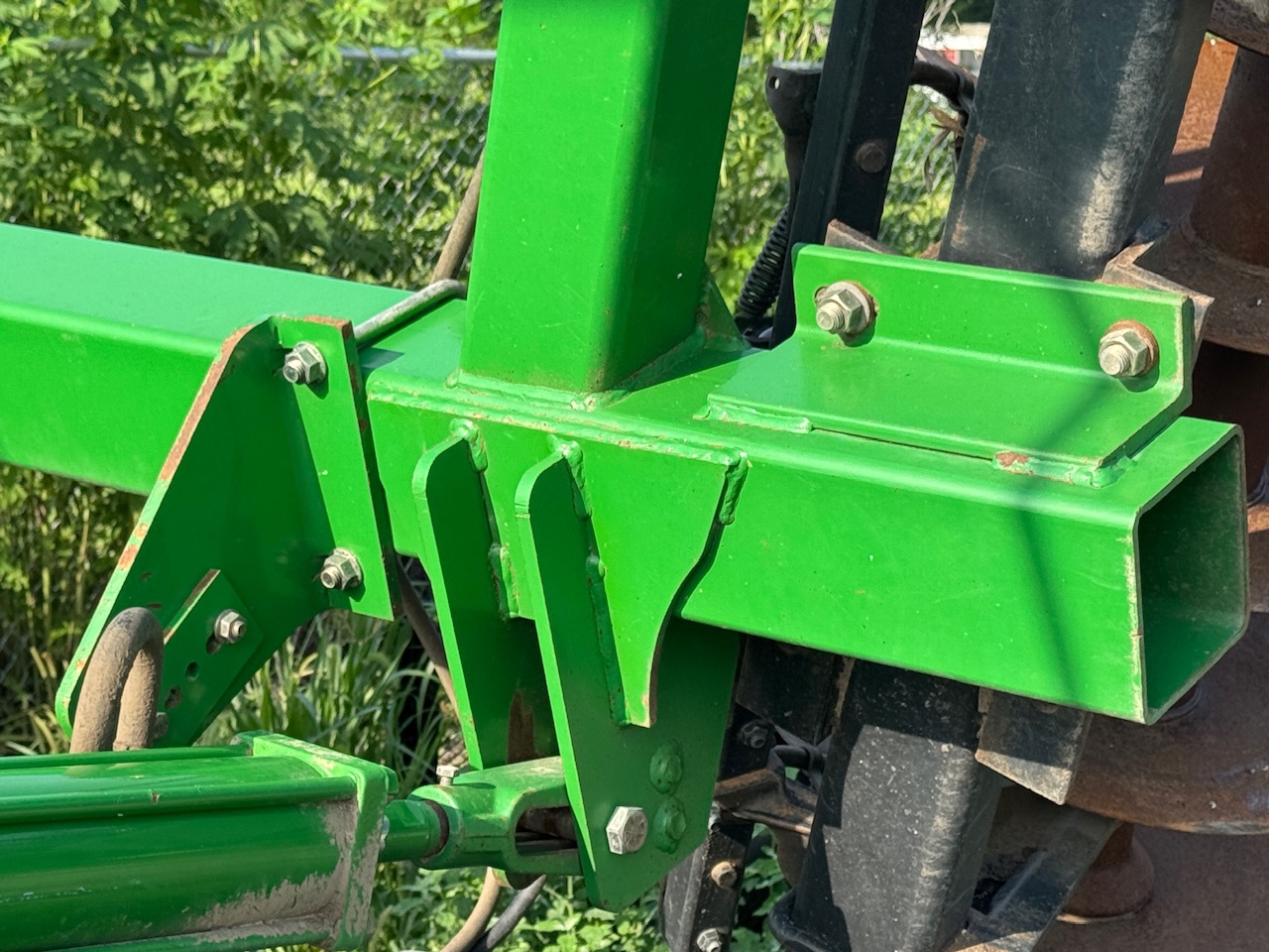  2004 John Deere 637 at Heritage Tractor in Pontiac, IL