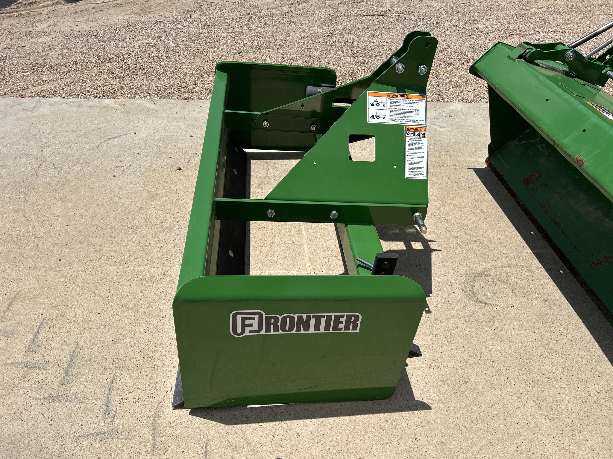 2021 John Deere 2025R Image 21