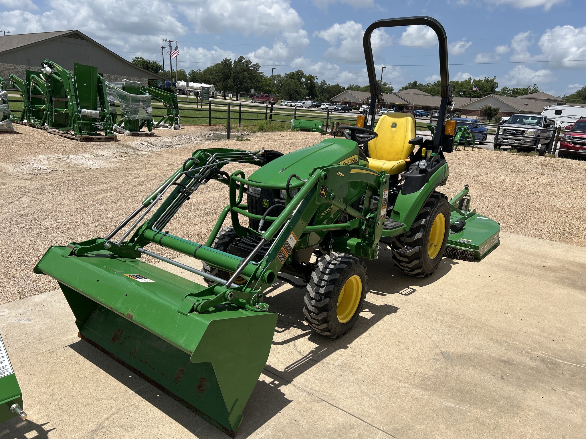 2021 John Deere 2025R Image 5