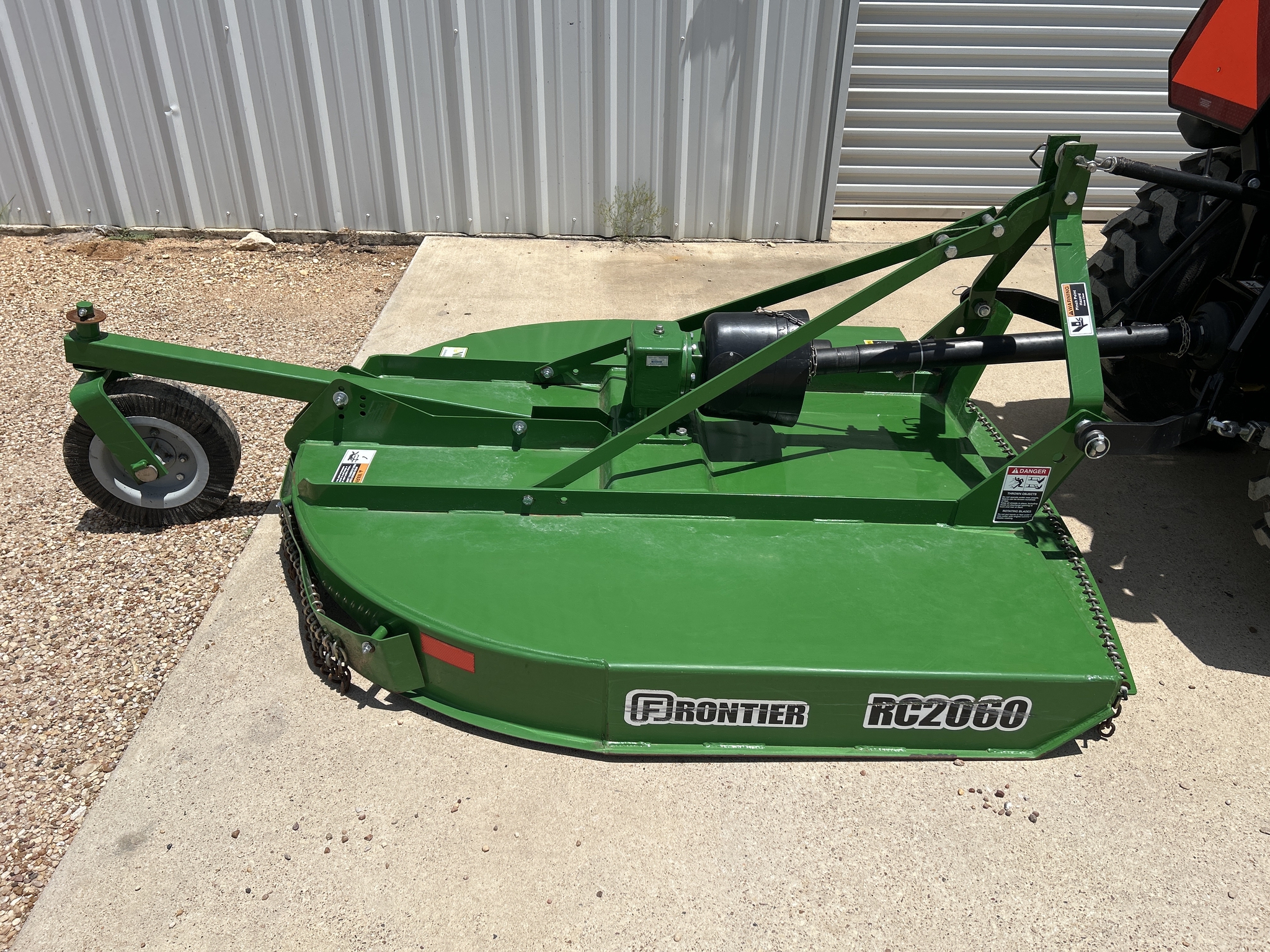 2021 John Deere 2025R Image 30