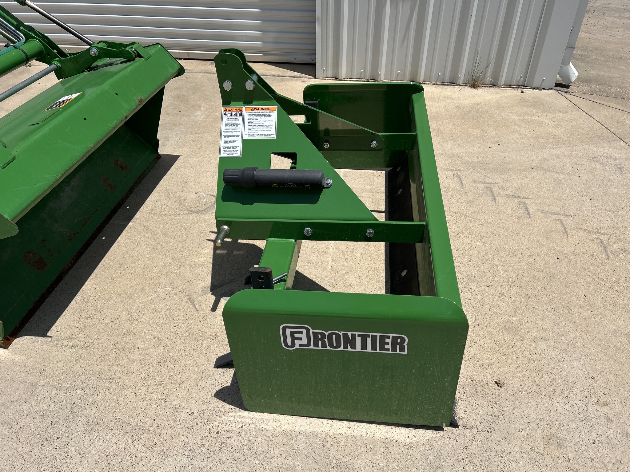 2021 John Deere 2025R Image 22