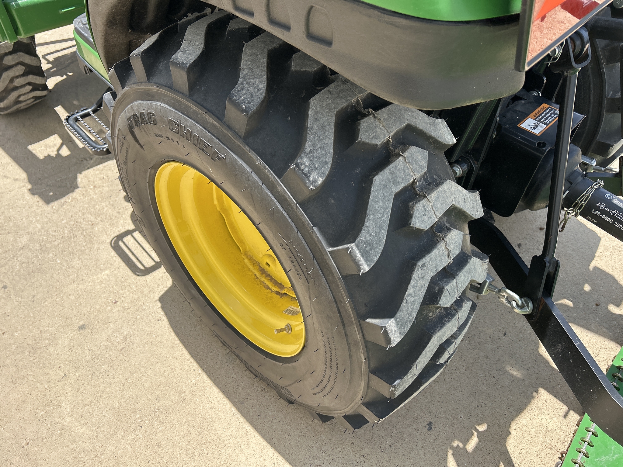 2021 John Deere 2025R Image 31