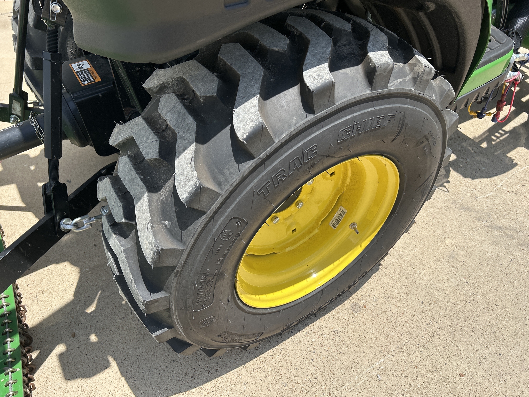 2021 John Deere 2025R Image 32
