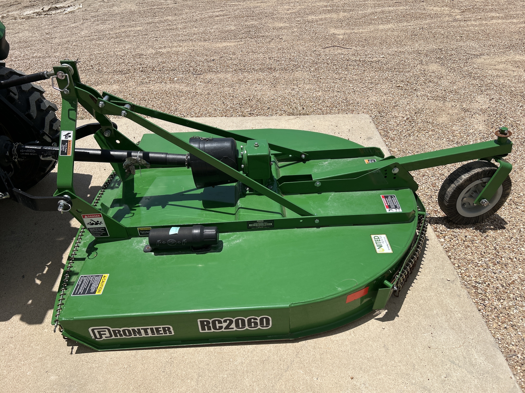 2021 John Deere 2025R Image 25
