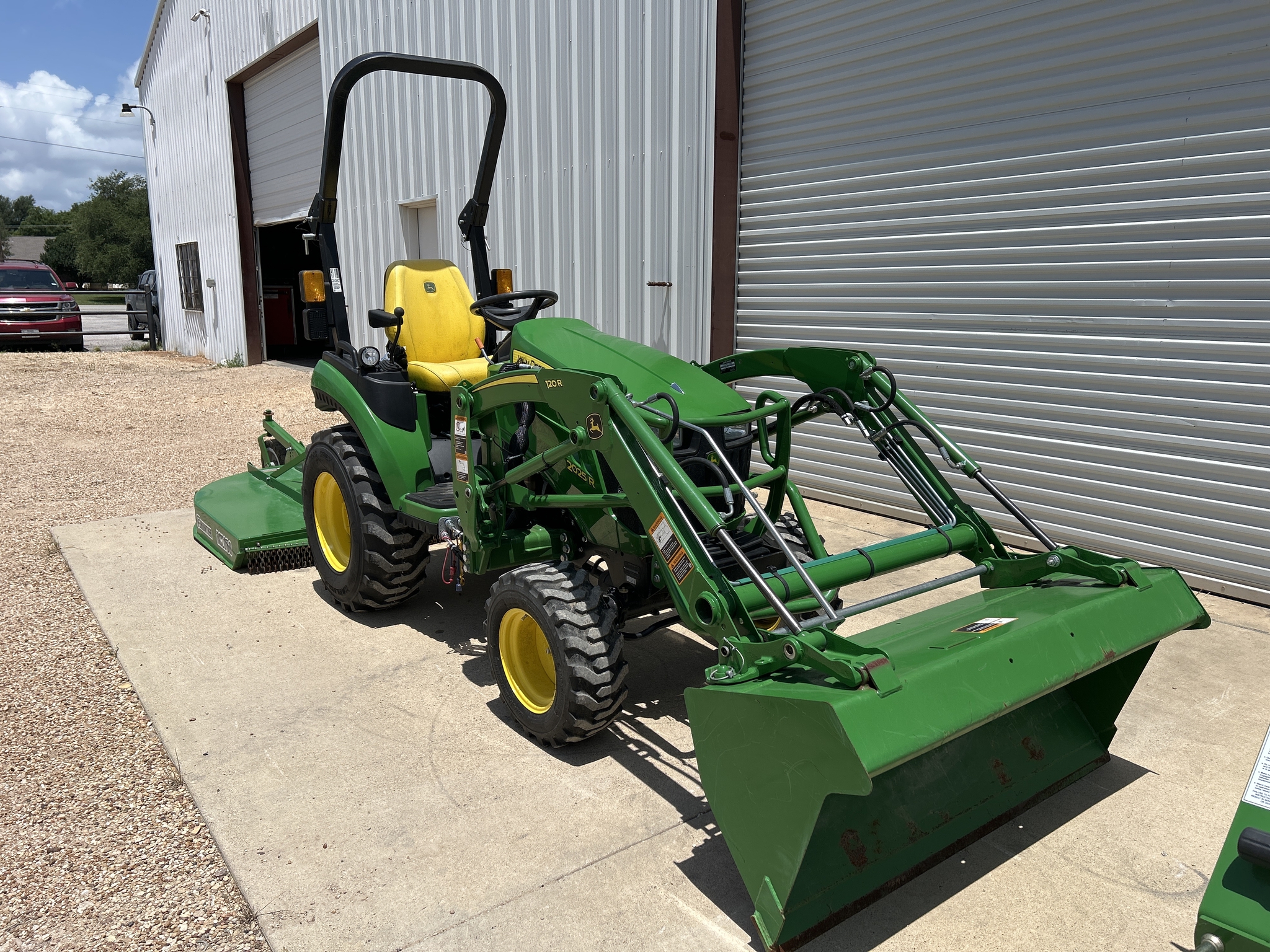 2021 John Deere 2025R Image 7