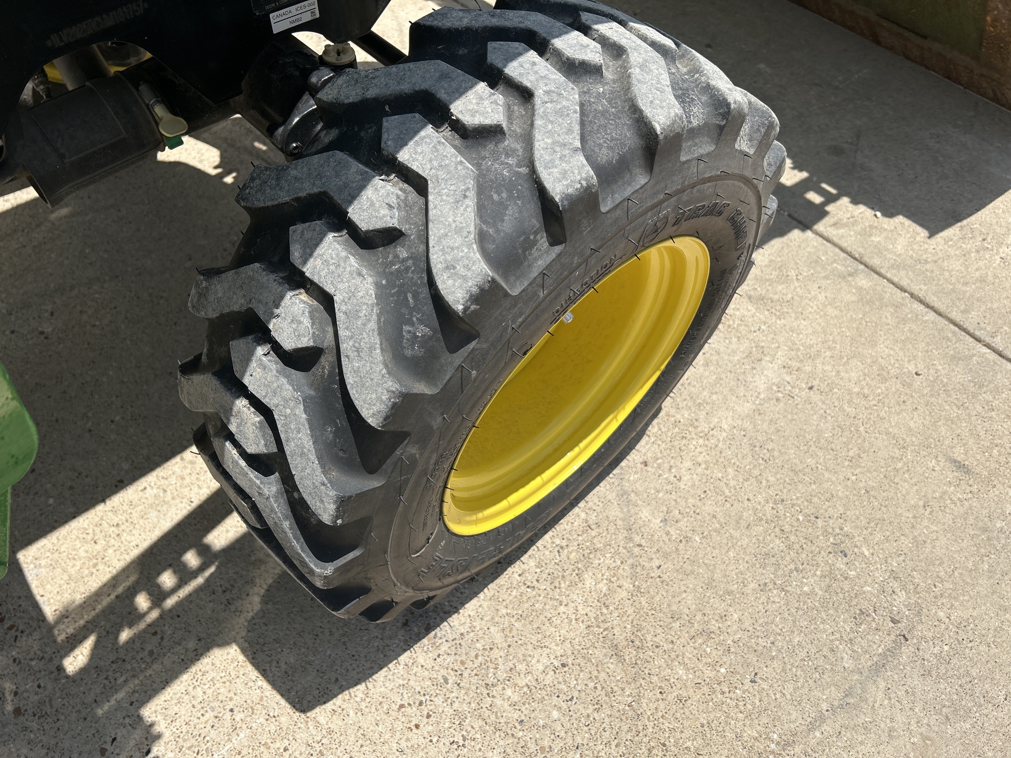2021 John Deere 2025R Image 33