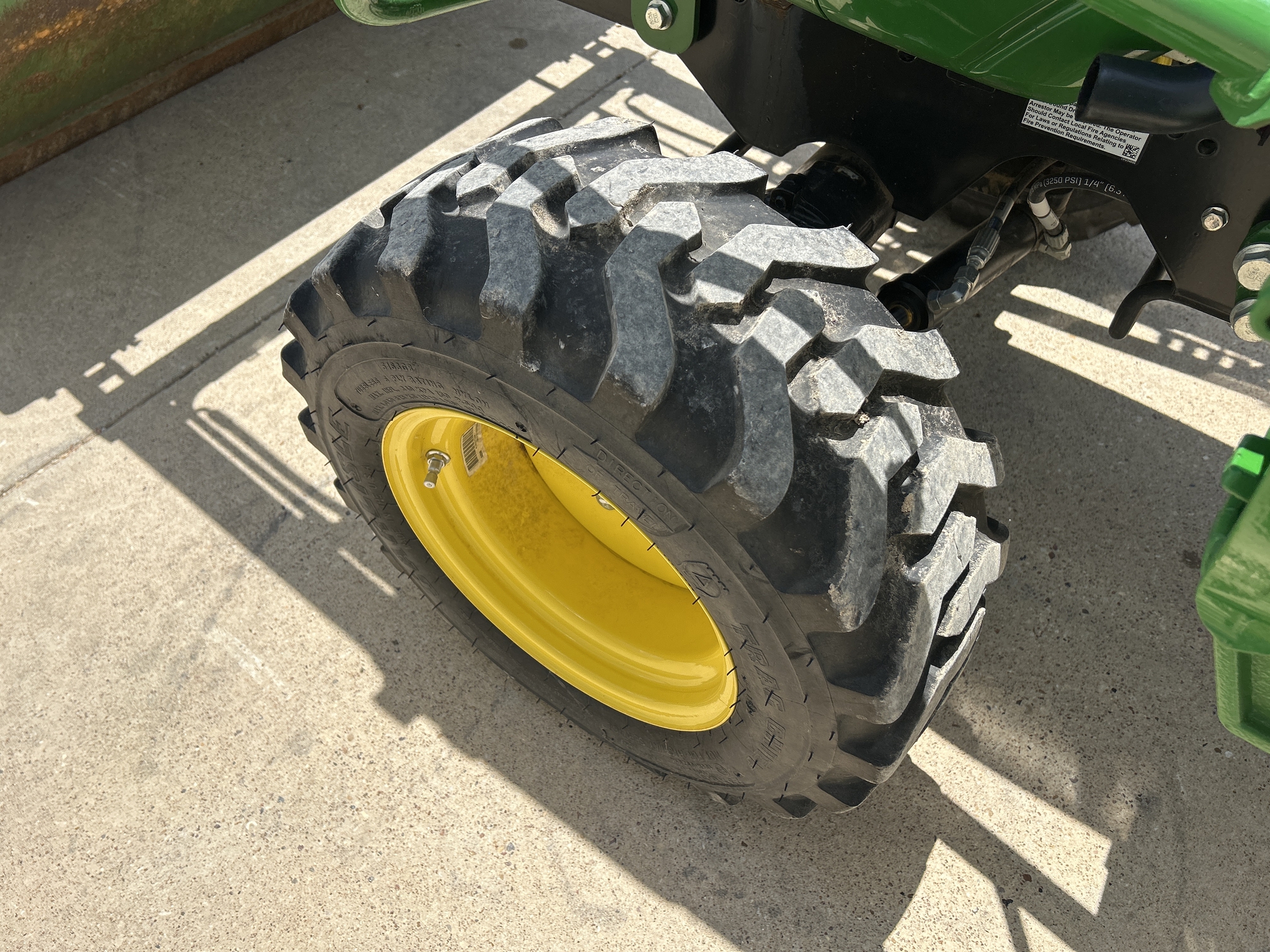 2021 John Deere 2025R Image 34