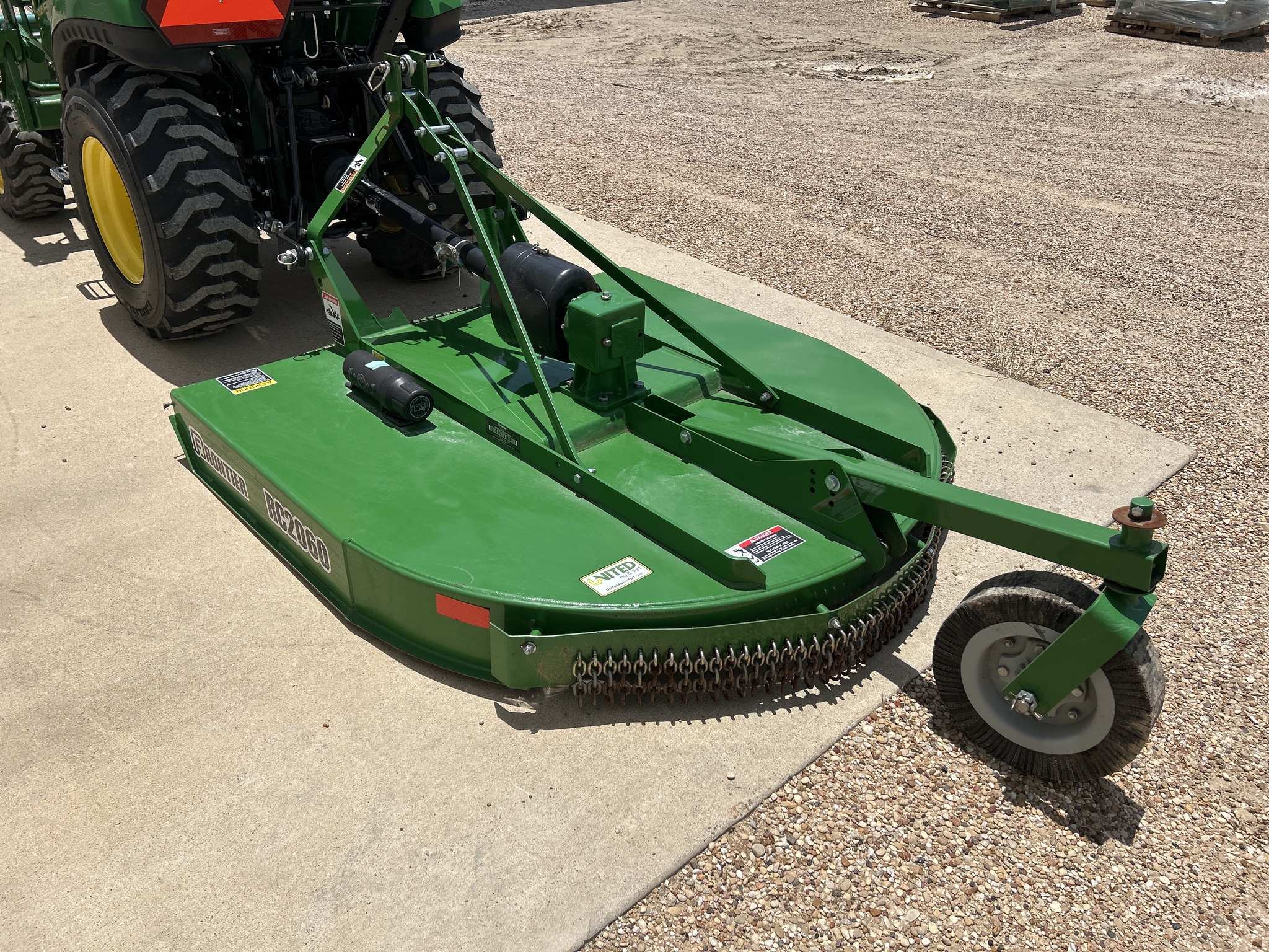2021 John Deere 2025R Image 26