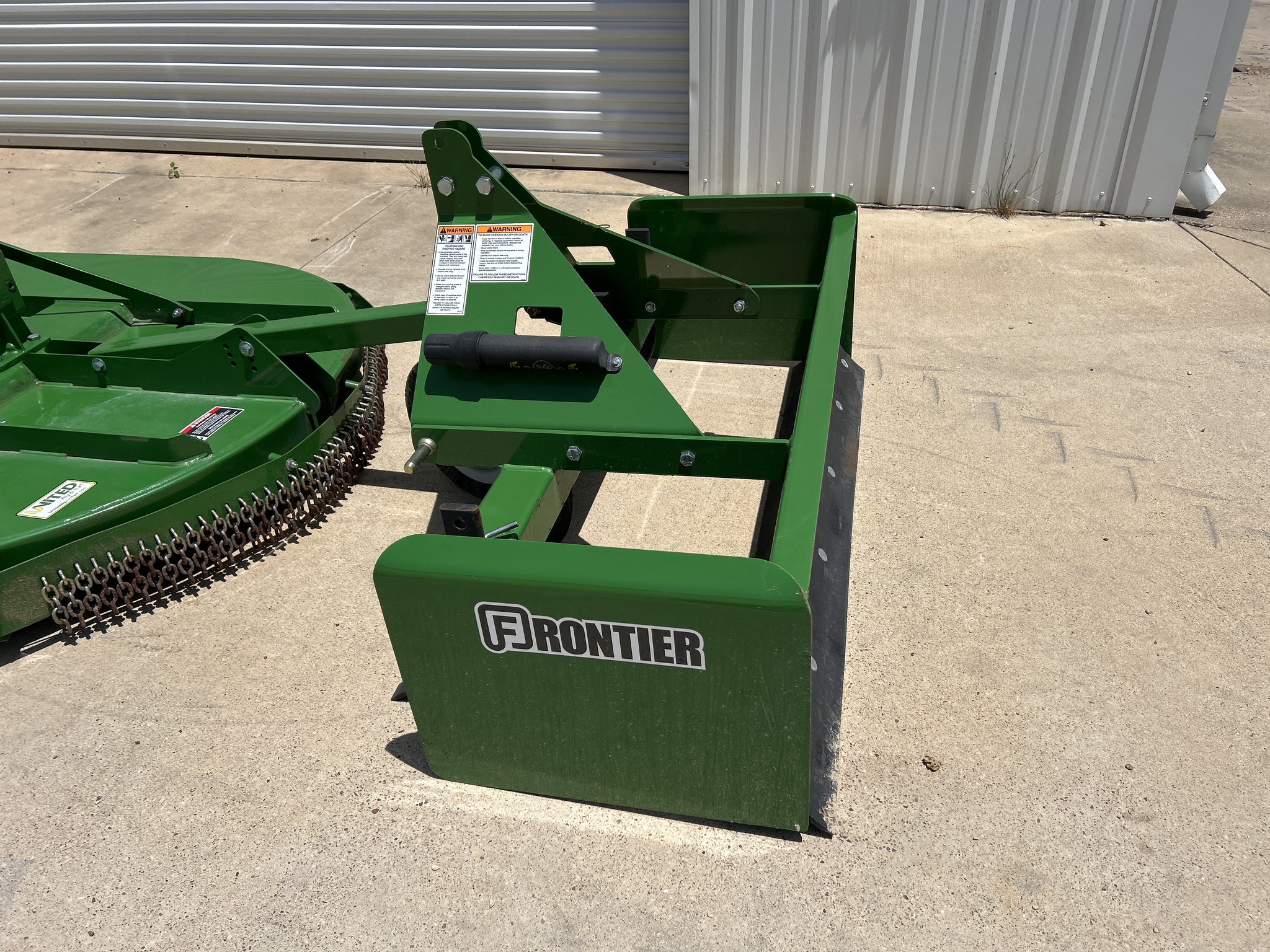 2021 John Deere 2025R Image 23