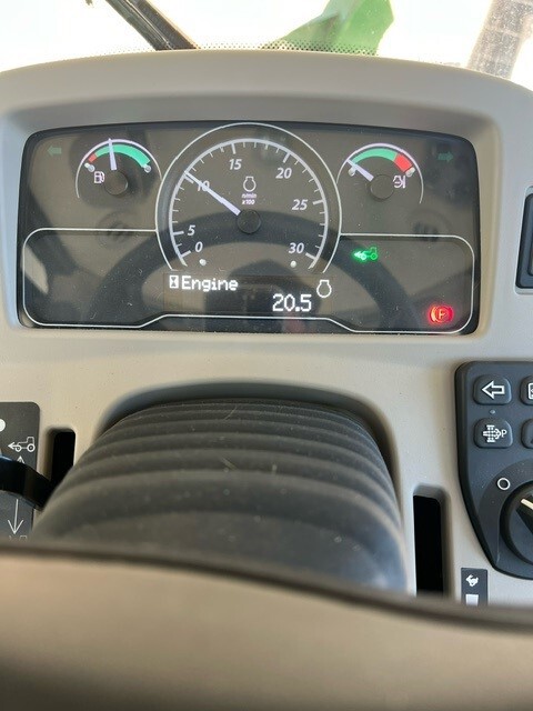 2022 John Deere 3046R Image 8