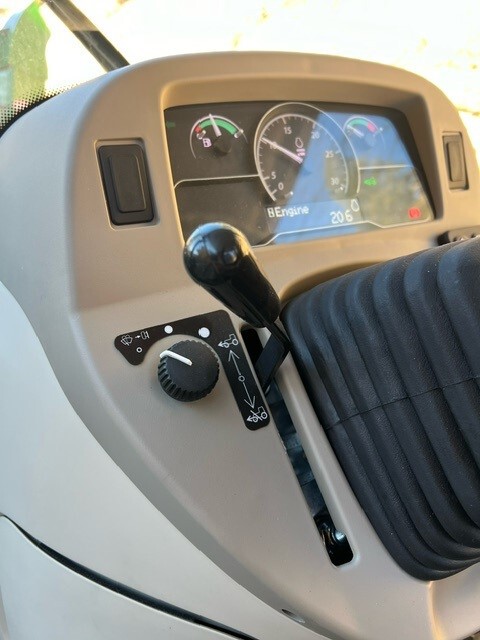 2022 John Deere 3046R Image 9