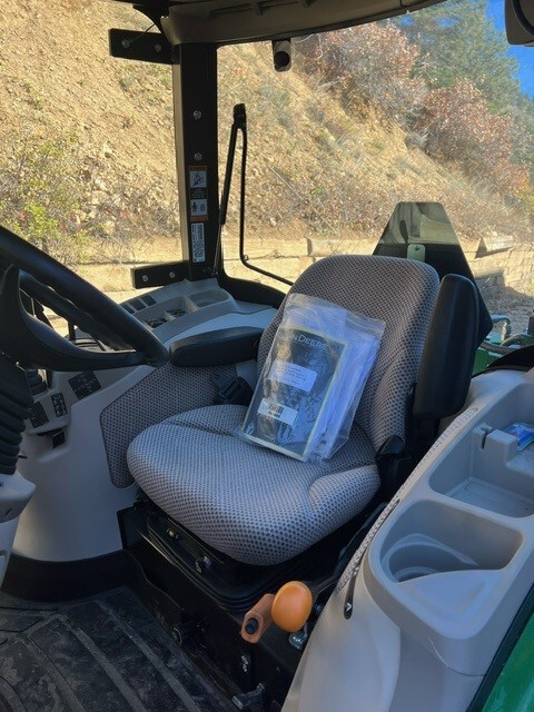 2022 John Deere 3046R Image 5