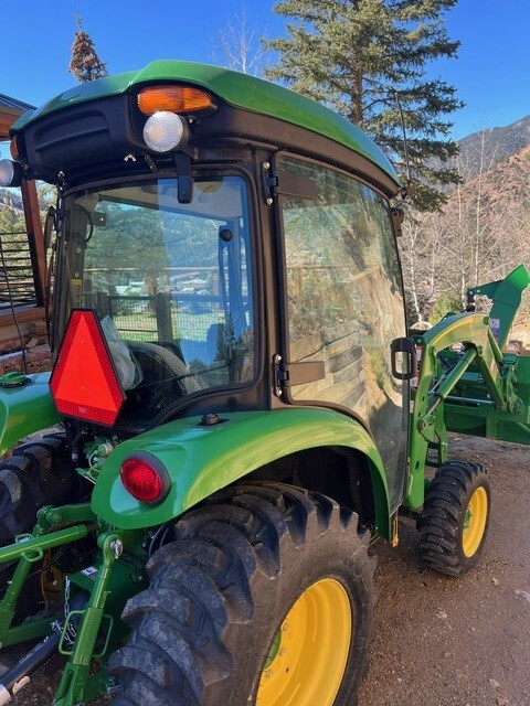 2022 John Deere 3046R Image 3