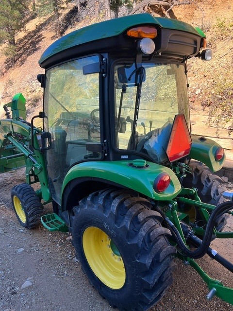 2022 John Deere 3046R Image 4