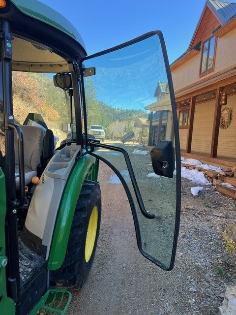 2022 John Deere 3046R Image 10