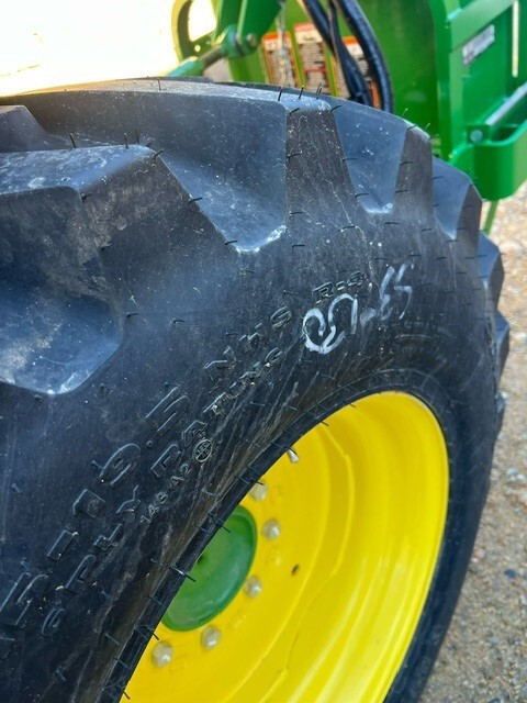 2022 John Deere 3046R Image 21