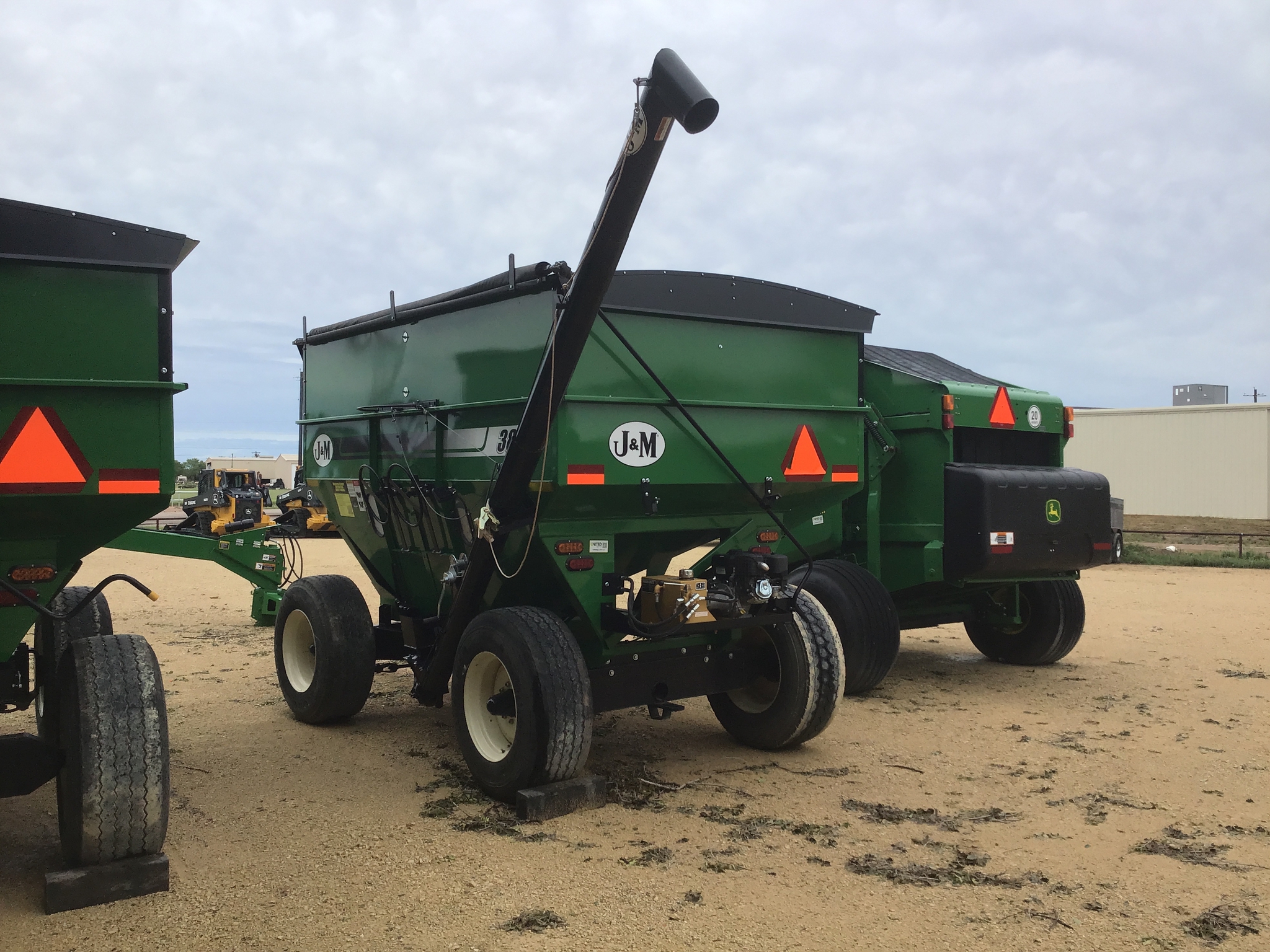 2023 J&M 385SD Image 4
